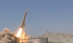 إيران تكشف عن صاروخ "قاسم بصير" البالستي